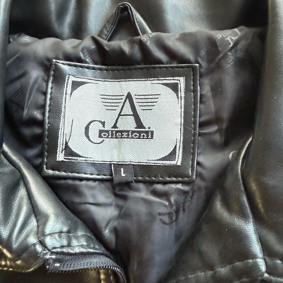 Black Lightweight Leather Jacket with Full-Length Zipper and Classic Design - Picture 3 of 12